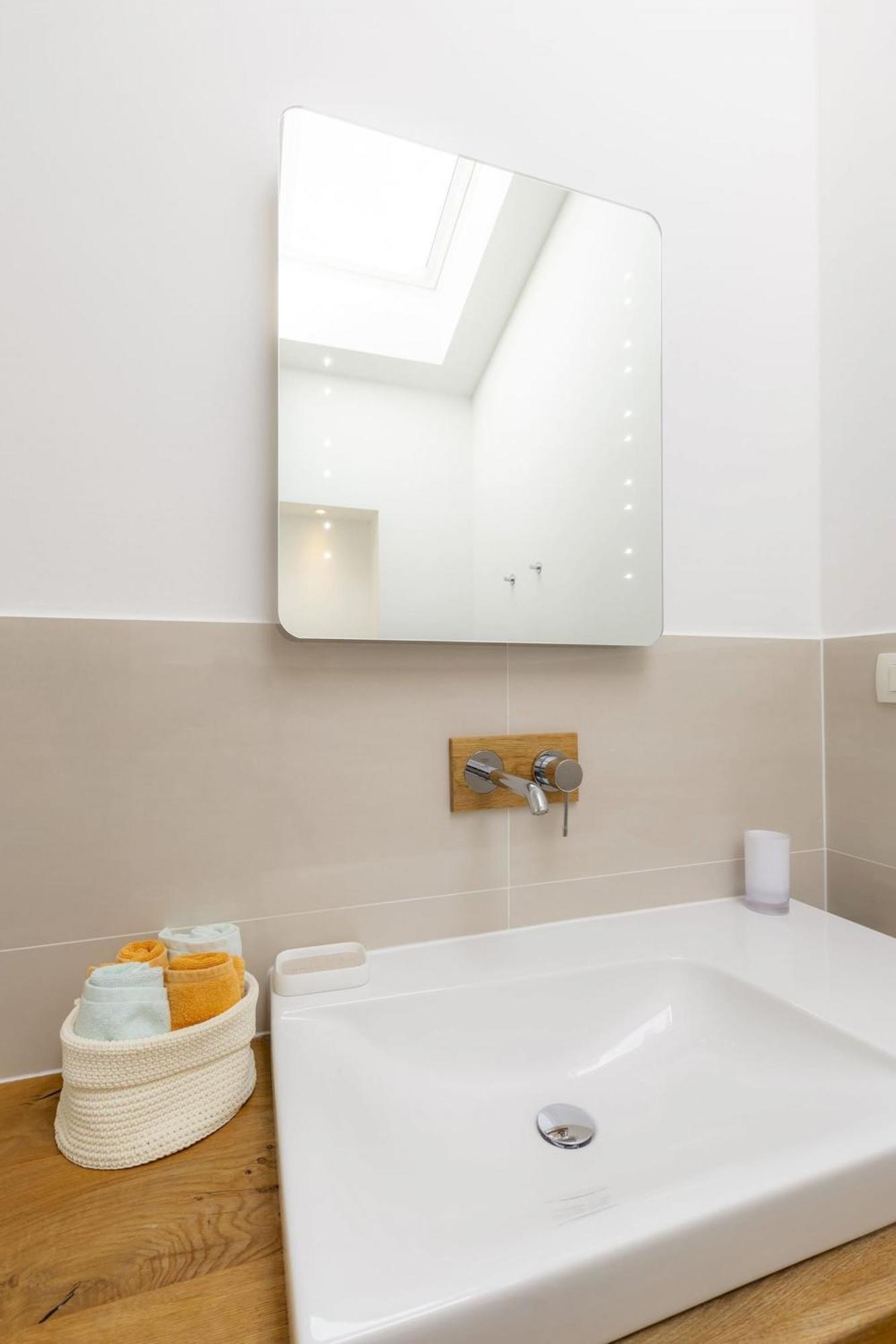 לאבין Red House Trget With Swimming Pool, Sauna And Jacuzzi מראה חיצוני תמונה