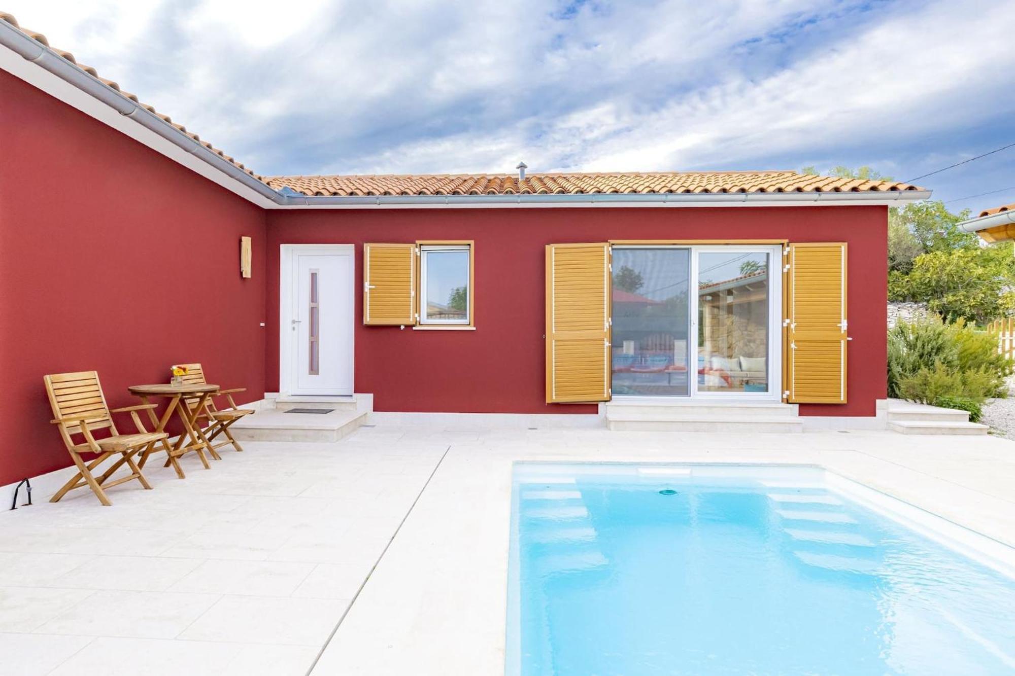 לאבין Red House Trget With Swimming Pool, Sauna And Jacuzzi מראה חיצוני תמונה